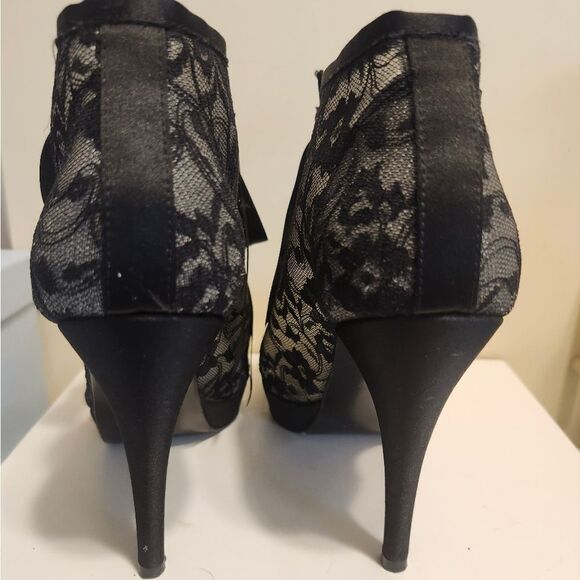 Stuart Weitzman Black Mesh/Lace Peep Toe Lace Up Ankle Boots sz.8 Ret.$495 - Picture 7 of 11